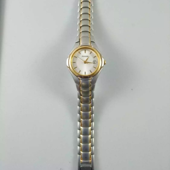 PULSAR WATCH WITH DATE. EXCELLENT CONDITION. New battery installed. Vtg - Picture 7 of 10